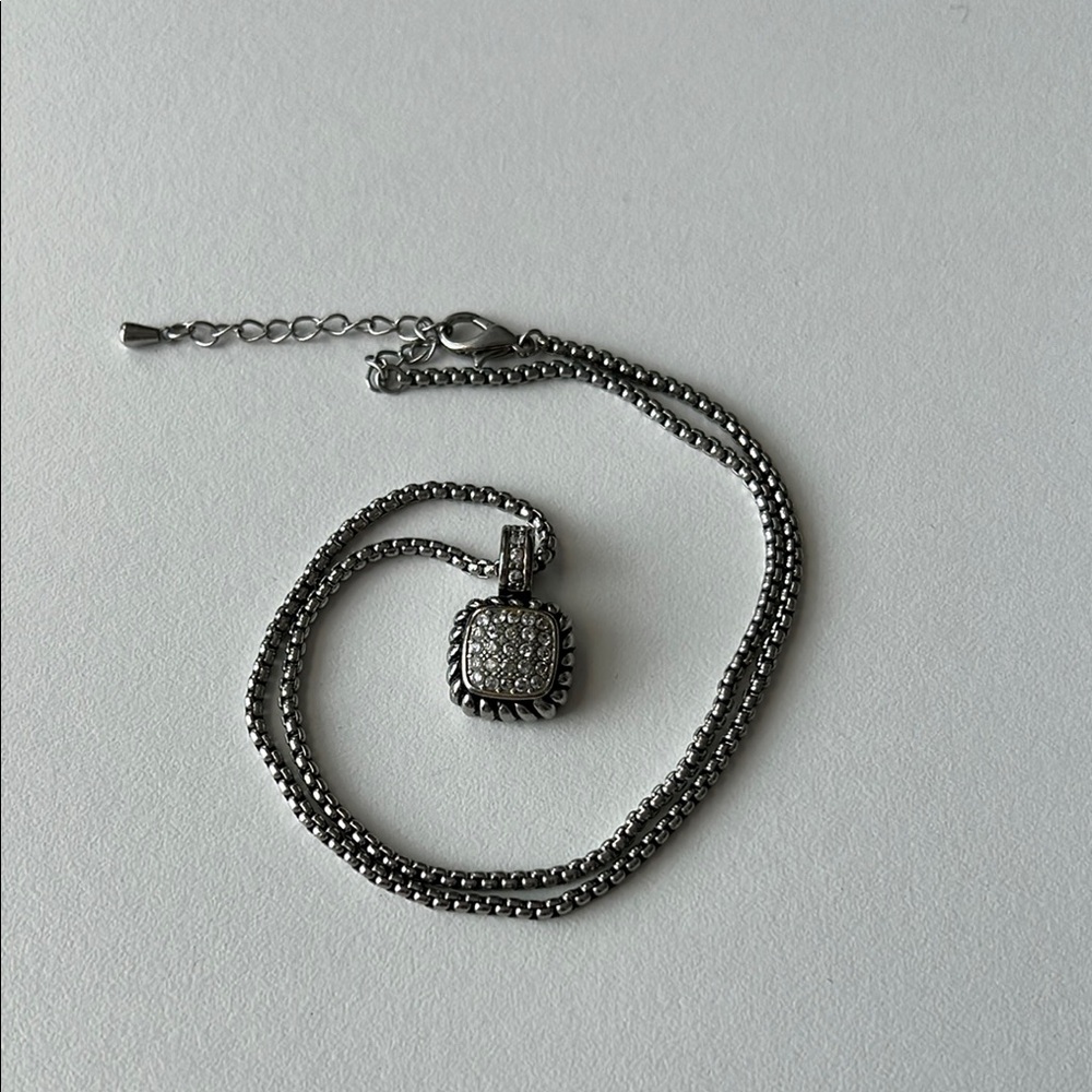 Elegant Silver Pendant Necklace